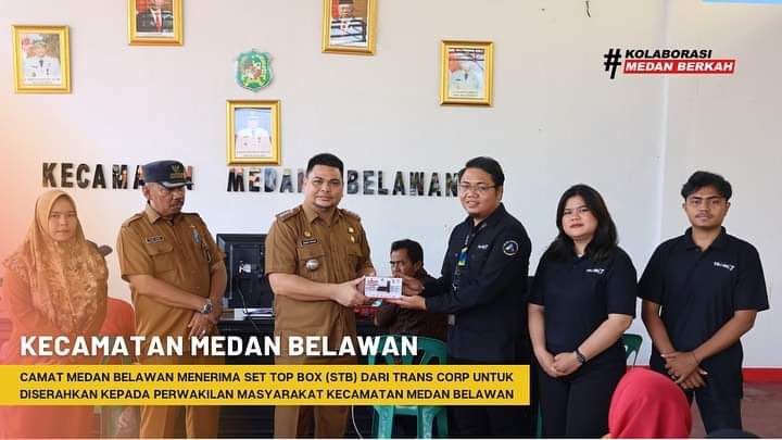 Camat medan belawan menerima SET TOP BOX (STB) DARI TRANS7 CORP untuk diserahkan kepada perwakilan masyarakat kecamatan medan belawan